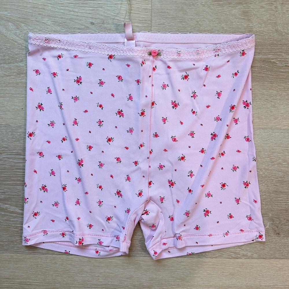 Skims Soft Lounge Pink Floral Short Medium NWT